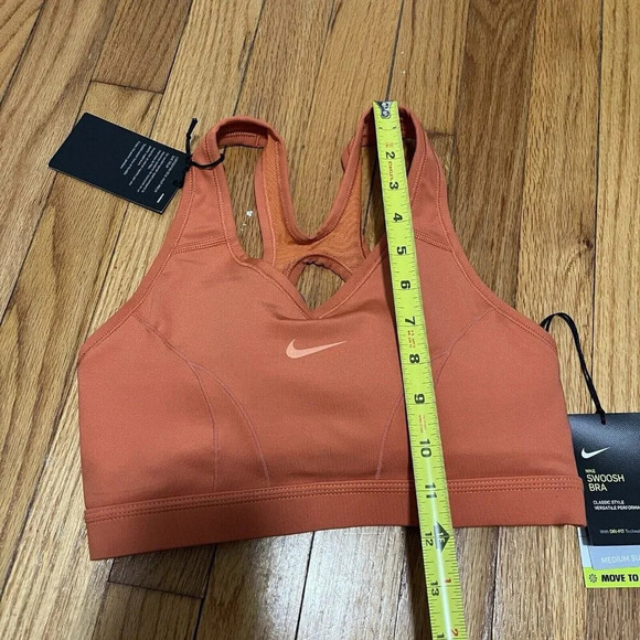 Nike‎ NWT Swoosh Icon Clash Medium Support 1-piece Pad V-neck Sports Bra Orange - Picture 7 of 7
